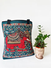 Load image into Gallery viewer, Tapestry Tote Style#4
