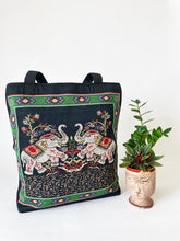 Load image into Gallery viewer, Tapestry Tote Style#5
