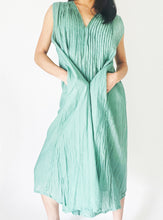 Load image into Gallery viewer, Pleated Dress with Pockets
